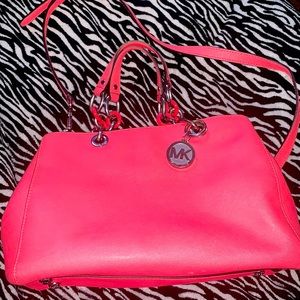 Beautiful mk pink hand bag 💼